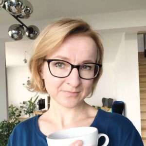 Marta Czerniewicz-Pietryga - portret z kubkiem kawy